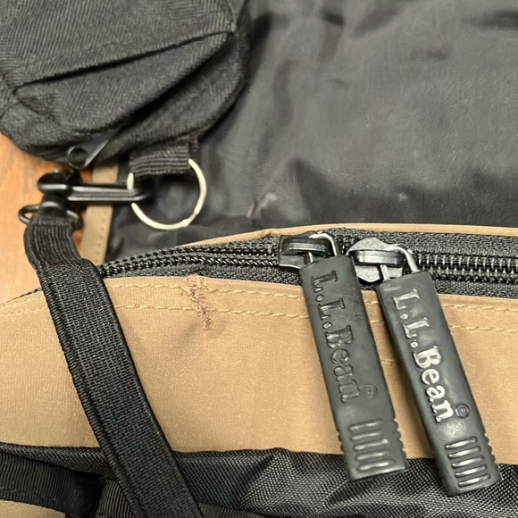LLBEAN Traveler bag, converts to shoulder or backpack. #0MS45. Versatile, Unisex - Picture 14 of 14